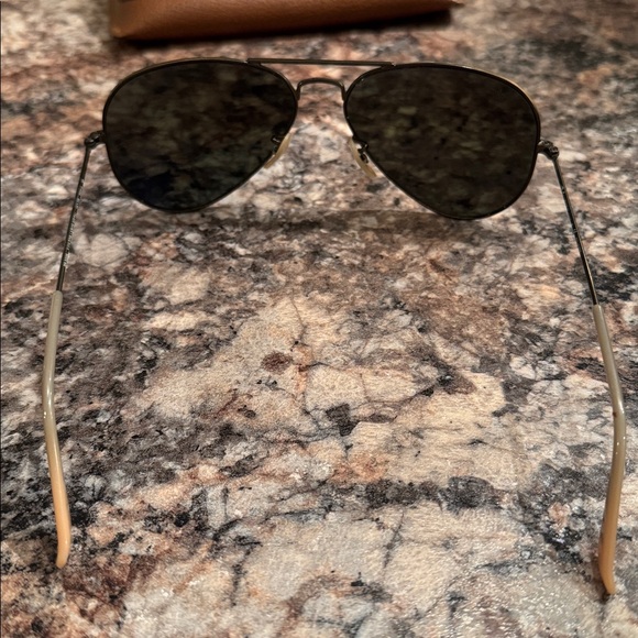 Ray-Ban RB3025 Aviator Sunglasses with Tan Case - Picture 4 of 5